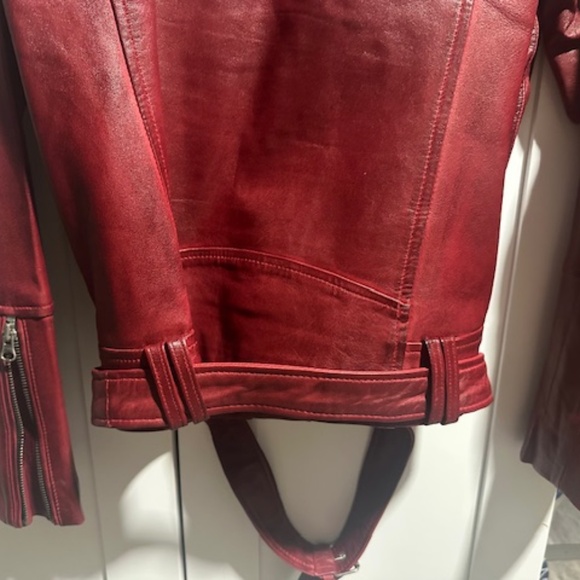 STUNNIING BRAND NEW/NEVER WORN GENUINE RED LEATHER BIKER JACKET SIZE M - Picture 2 of 13